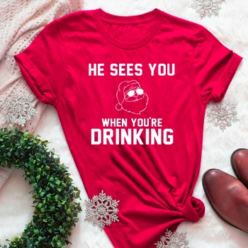 Zabavna Božićni domjenak košulja za piće on vas vidi, kad pijete pivo i vino Santa grafički t-shirt je estetska t-shirt-top - K416
